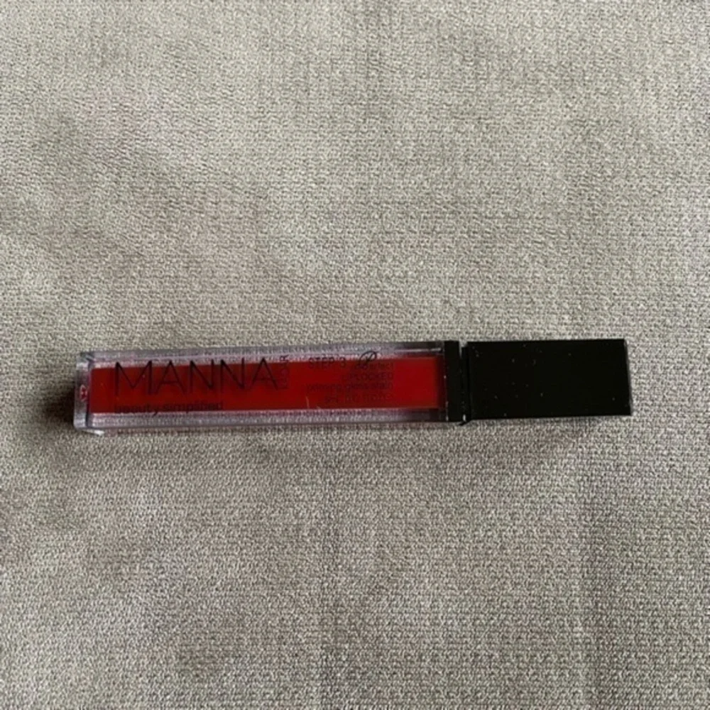 MANNA KADAR BEAUTY SIMPLIFIED LIPLOCKED PRIMING GLOSS Brand new  Size 5ML